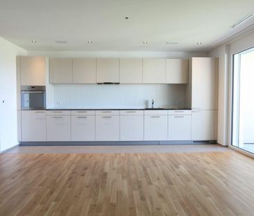 Gemütliche 4.5 Zimmerwohnung mit Balkon und Aussicht ins Grüne. - Foto 2