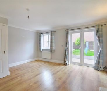 3 bedroom end of terrace house to rent - Photo 3