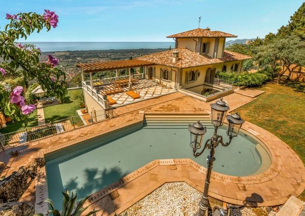 Via Murli, Pietrasanta, Tuscany 54038