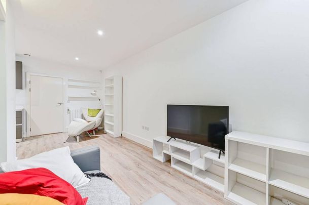 Studio to rent - Photo 1