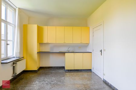 Centraal gelegen praktijkruimte of bureel met woonst | Statiestraat - Photo 5