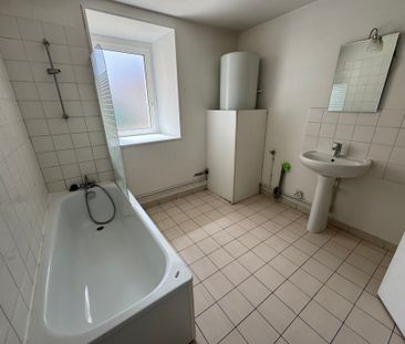 A ST GERVAIS DU PERRON - un logement (76m²) en rdc avec deux chambres Loyer : 430 € DG : 430 € - Photo 3