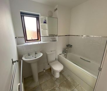 2 bedroom flat to rent - Photo 2