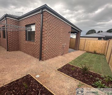 18 Riverly Grove, Officer - Photo 6