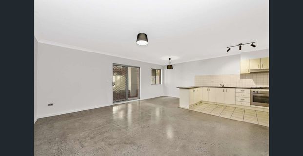 Stylish 3-Bedroom Apartment - Photo 1