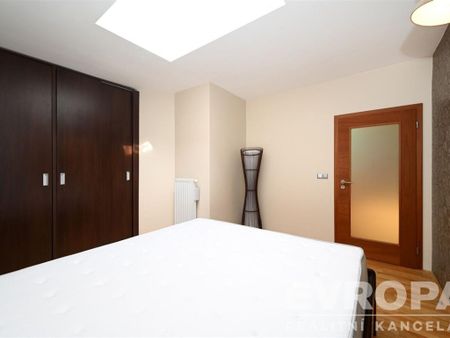 Pronájem bytu 2+kk 105 m2 - Fotografie 3