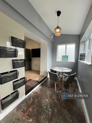 1 bedroom in a house share to rent - Photo 3