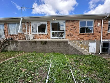 Charming Elevated Unit in the Heart of Mt Eden - A Perfect Blend of Comfort and Convenience! - Photo 5