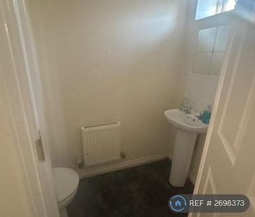 3 bedroom semi-detached house to rent - Photo 4