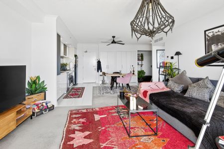 32307/9 Lawson Street, Southport QLD 4215 - House For Rent | Domain - Photo 2