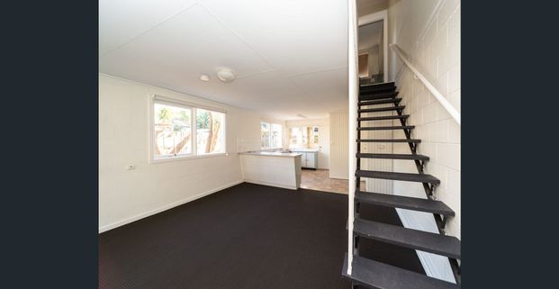 SMACK BANG IN THE MIDDLE OF ALL THE ACTION! - Photo 1