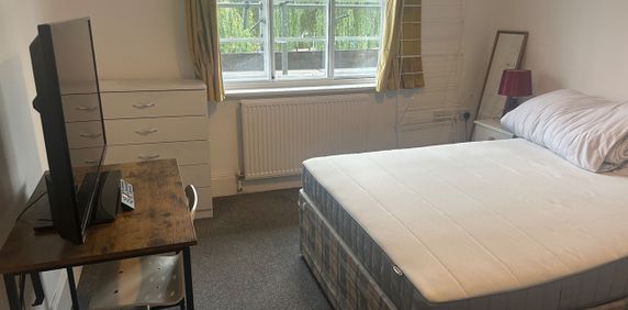 Room in a Shared Flat, Denison Close, N2 - Photo 2