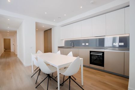 3 Bed Apartment - Photo 4