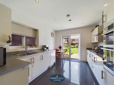 4 bedroom detached house to rent - Photo 3