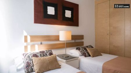 2-bedroom apartment for rent in Embajadores, Madrid - Photo 3
