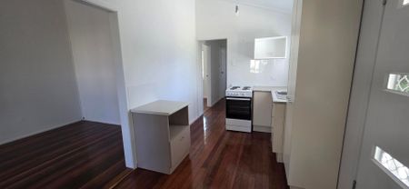 Well Maintained 2 Bedroom Unit - Photo 3