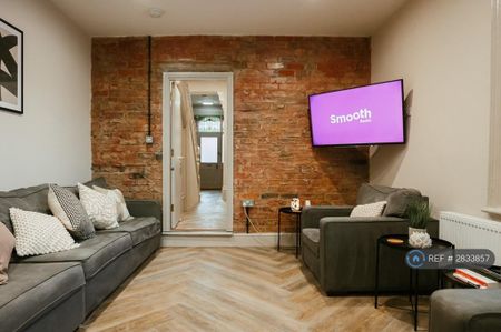 1 bedroom in a house share to rent - Photo 4