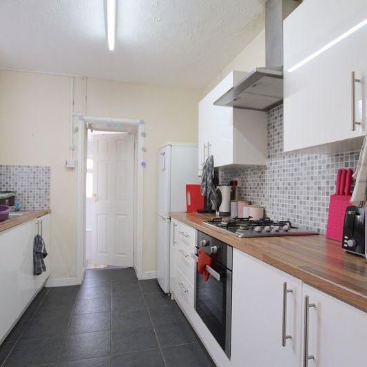 4 bedroom terraced house to rent - Photo 1