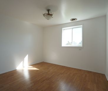 For Lease - 612 Russell Road Unit# Upper level, Clarence-Rockland, ... - Photo 3