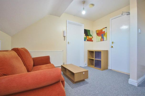 1 bedroom Flat To Let - Photo 1