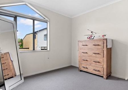 3 bedroom town house in Te Atatu - Photo 2