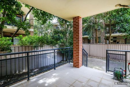 Modern Ground Floor Apartment with Spacious Courtyard - Photo 3
