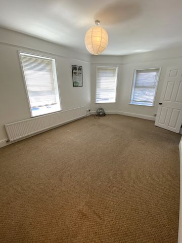 £1,400 PCM, Spacious Three Double Bedroom Maisonette with Enclosed Garden in Kent Street, Grangetown, Cardiff, CF11 7DL - Photo 5