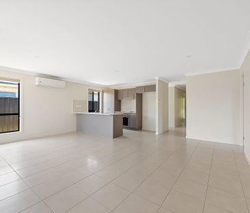 Minutes from the beach and airport in a lovely bush setting - Photo 2