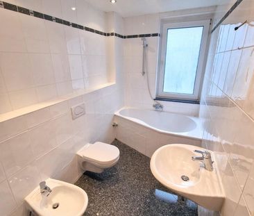 Schöne 2-Zimmer Wohnung im 1. Obergeschoss eines gepflegten MFH - Photo 1