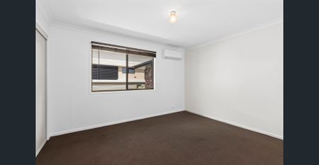 Spacious two level townhouse - Photo 5