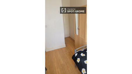Room in a shared 7-bedroom flat for rent in Ballybough - Photo 4