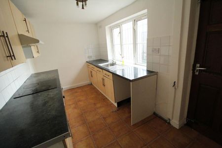 4 bedroom terraced house to rent - Photo 2