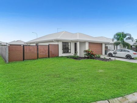 SPACE, STYLE AND PRIVACY - GORGEOUS FAMILY HOME! - Photo 2