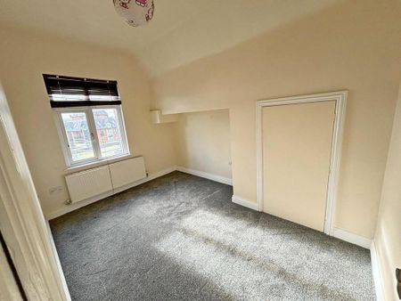 3 bedroom flat to rent - Photo 4