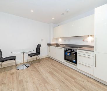 Salcombe Court, 16 St. Ives Place, London, E14 - Photo 1