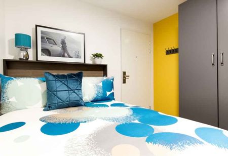 Classic - 2 Bed Flat - Photo 4