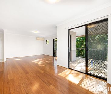 Stylish 3-Bedroom Apartment in Prime Location - Photo 2