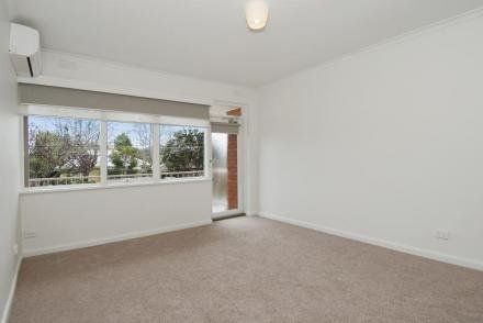 To Let - Photo 5