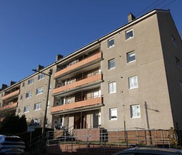 3 bedroom flat to rent - Photo 2