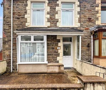 3 bedroom end of terrace house to rent - Photo 1