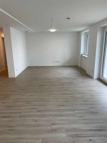 Groß, hell, modern mit Einbauküche und Balkon - Photo 3