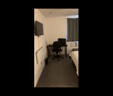 Room in a Shared Flat, Concert St, L1 - Photo 4