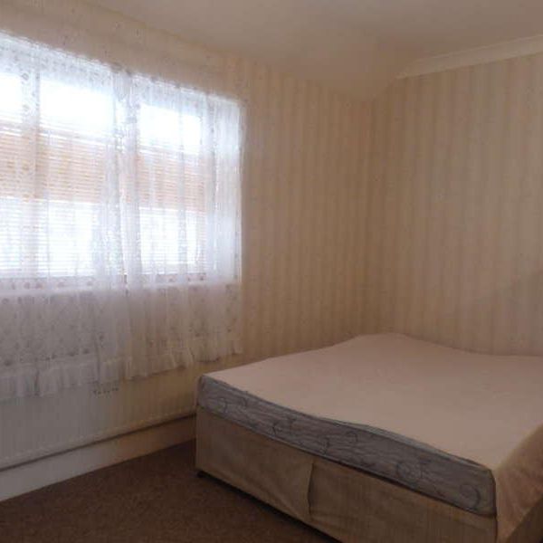 Blackborne Road Dagenham, RM10 - Photo 1