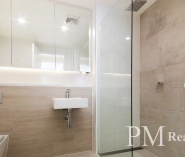 Stunning One Bedroom Apartment with Garden Retreat - Photo 3