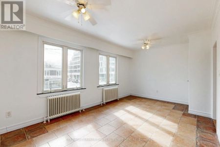 686A THE QUEENSWAY - Photo 4