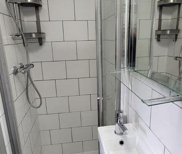 1 bedroom in a house share to rent - Photo 6