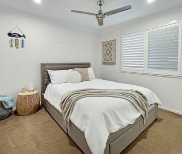 Bright, Spacious & Steps from the Water – Coastal Living at Its Best - Photo 3