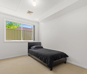 Fully Furnished Townhouse in Convenient Location - Strictly 6 month... - Photo 1