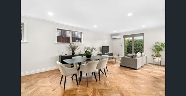 Luxury Ground-Floor Apartment with Private Garden in Prime Surrey Hills Location - Photo 1