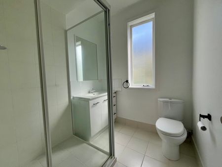 5/2 Gibson Street, Caulfield East VIC 3145 - Townhouse For Rent | Domain - Photo 5